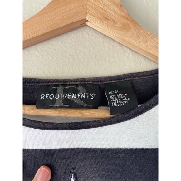 90s Requirements Black & White Stripe Tee with Star Embroidery - Picture 3 of 6